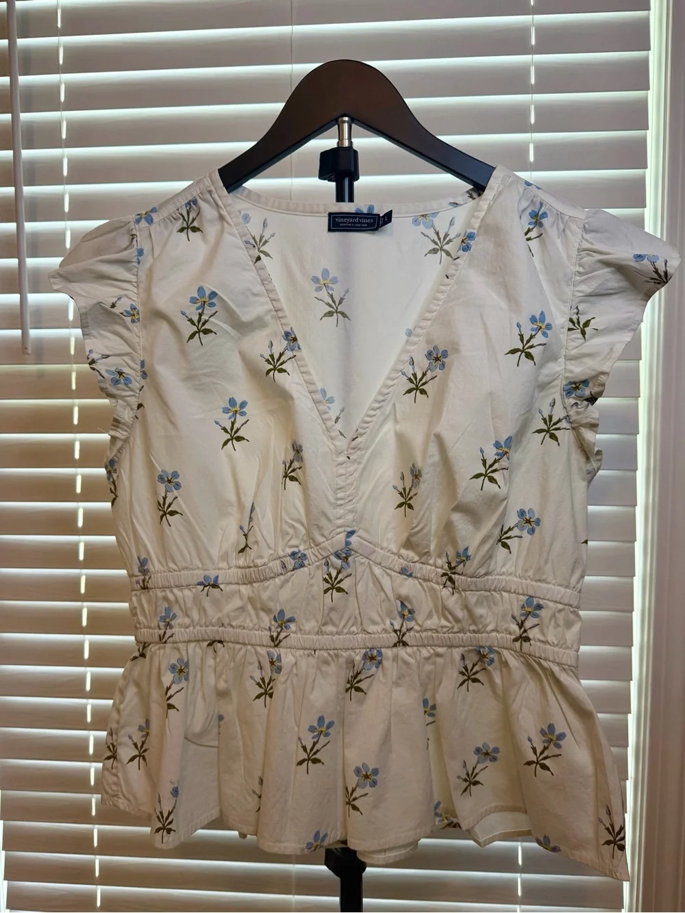 Vineyard Vines White Blue Floral Peplum Top | Ruffle Sleeve | Size L - Picture 1 of 5